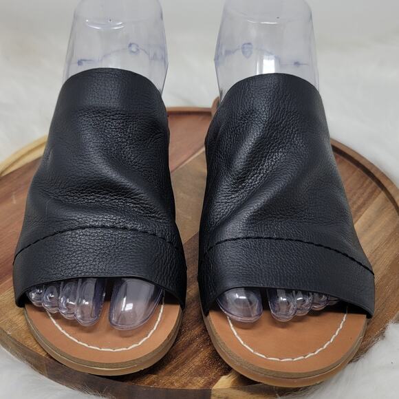 Splendid Single Black Leather Strap Slide Summer Sandals 7.5 NWT - Picture 1 of 7